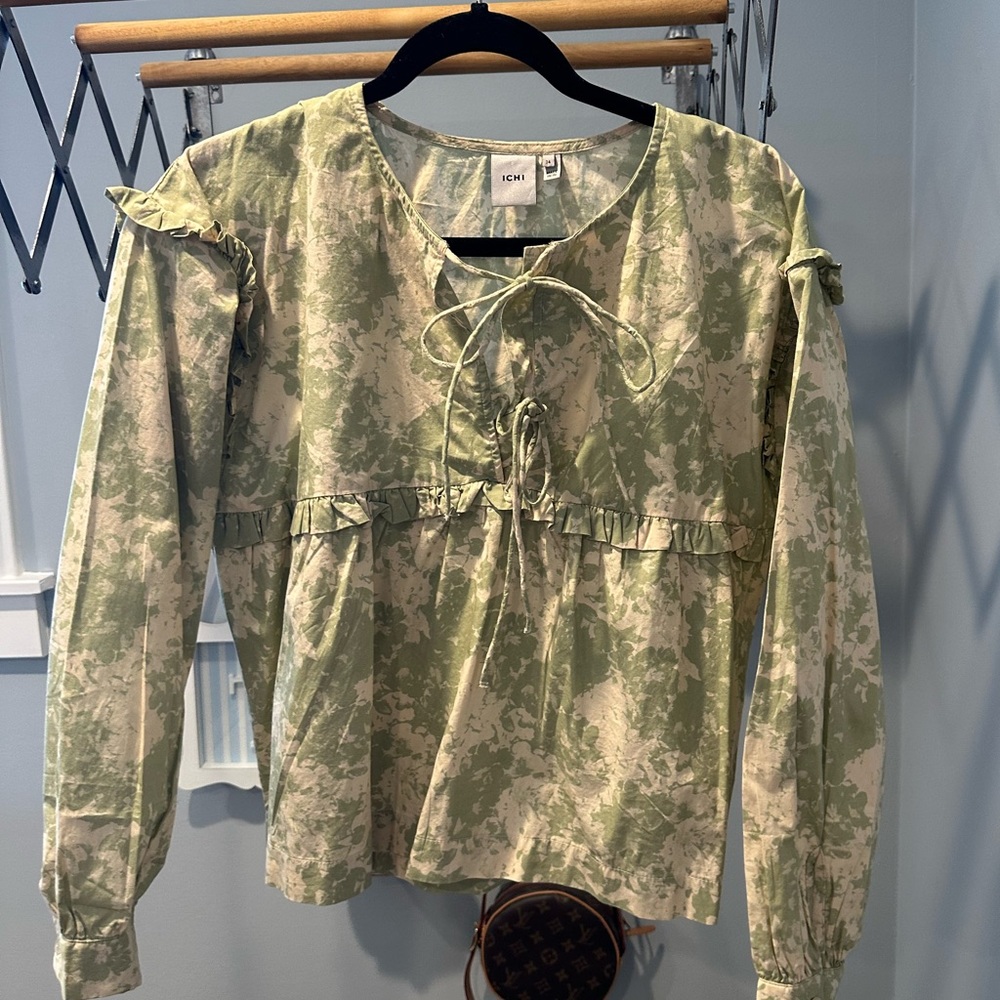 Cute cotton pheasant type shirt. Never worn. Size 34 (I'm a Sm/2/4).